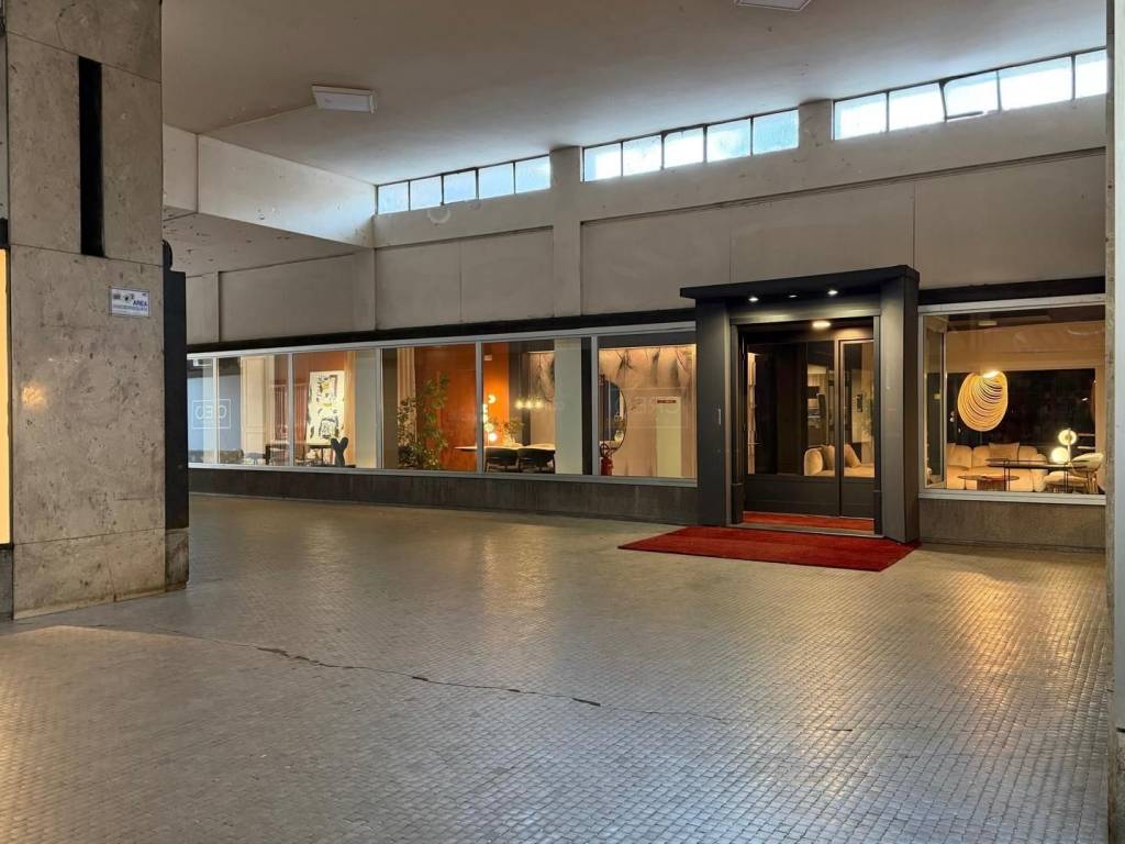 negozio in vendita a Como in zona Borghi