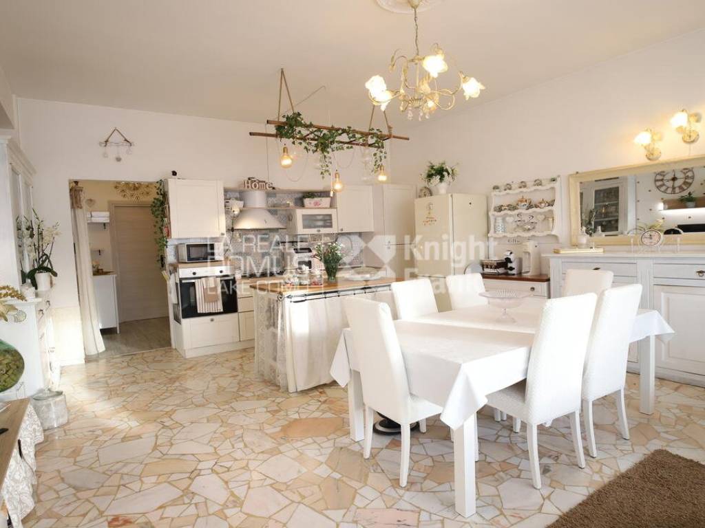 appartamento in vendita a Como in zona Camnago Volta