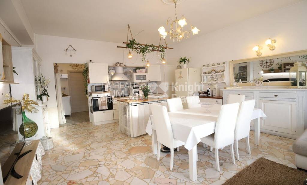 appartamento in vendita a Como in zona Garzola