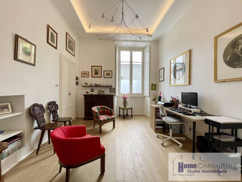 appartamento in vendita a Como in zona Borghi