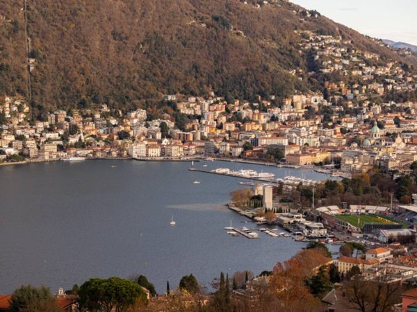 casa indipendente in vendita a Como in zona Como Centro