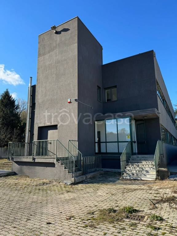 locale di sgombero in vendita a Como in zona Prestino