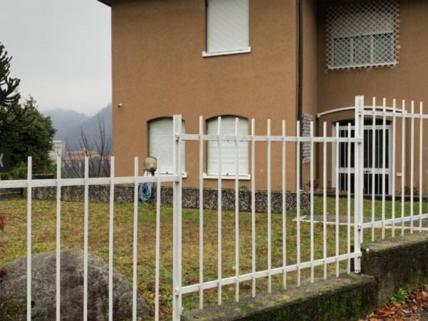 casa indipendente in vendita a Como in zona Albate
