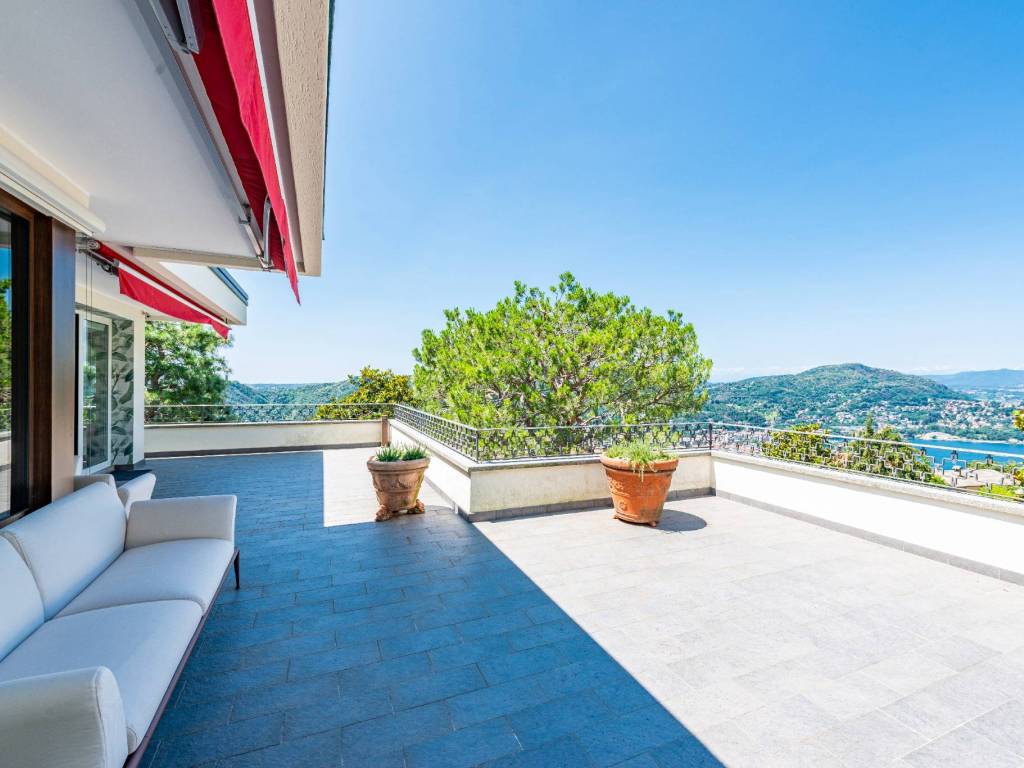 casa indipendente in vendita a Como in zona Garzola