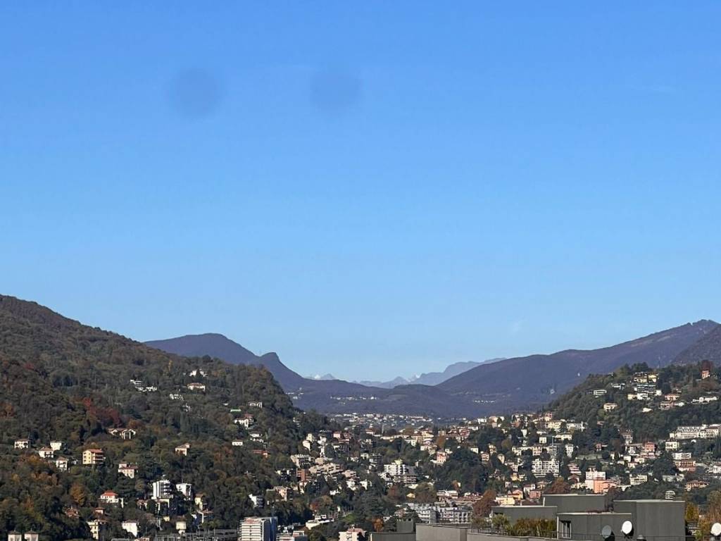 casa indipendente in vendita a Como in zona Lora