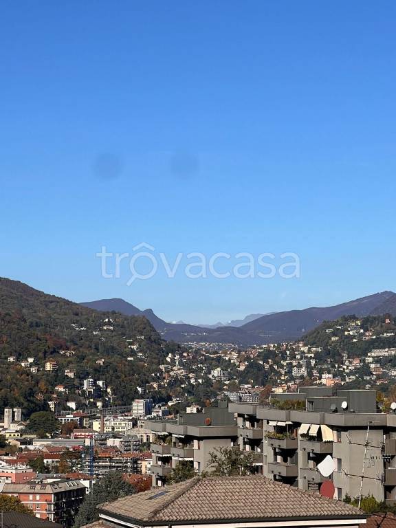 casa indipendente in vendita a Como in zona Via Innocenzo XI