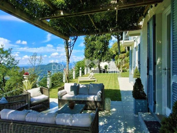 casa indipendente in vendita a Como in zona Civiglio