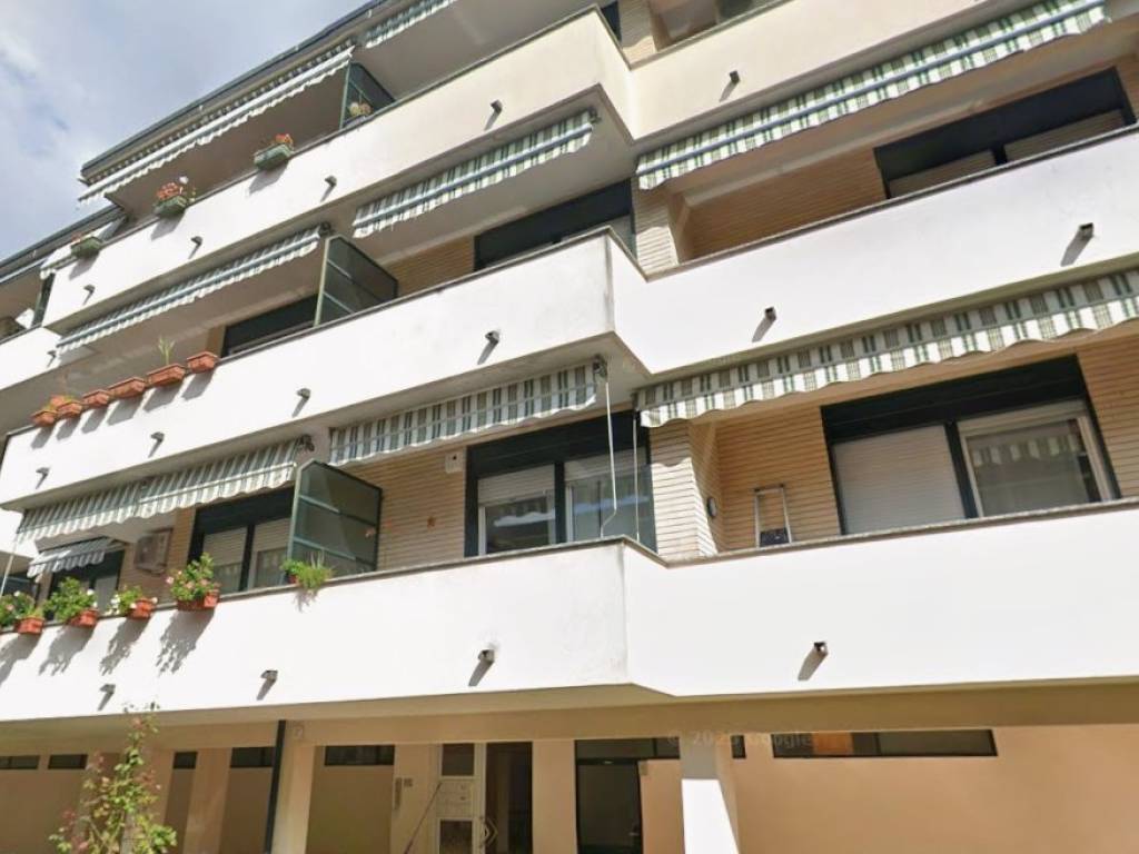 appartamento in vendita a Como in zona Albate