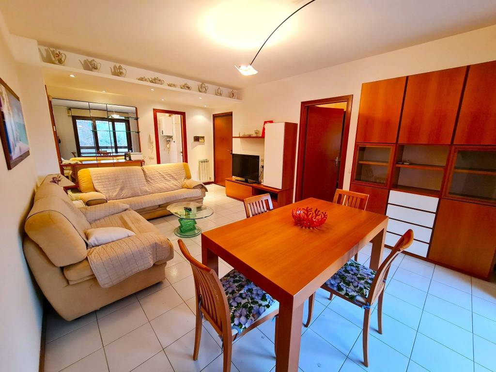 appartamento in vendita a Como in zona Tavernola