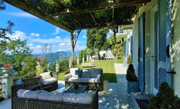 casa indipendente in vendita a Como in zona Garzola