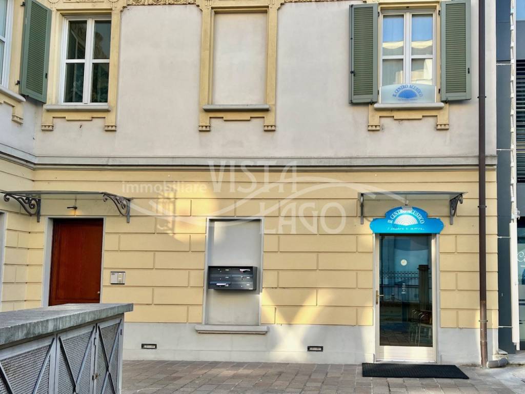 negozio in vendita a Como in zona Piazza Volta
