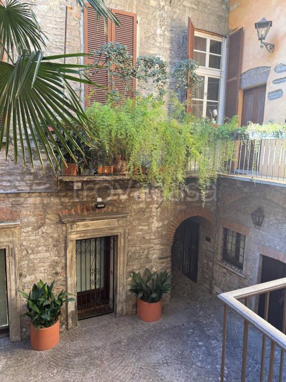 appartamento in vendita a Como in zona Borghi