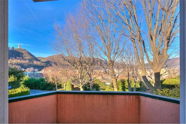 appartamento in vendita a Como in zona Salita dei Cappuccini