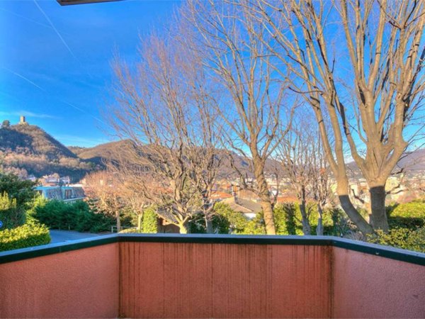 appartamento in vendita a Como in zona Salita dei Cappuccini
