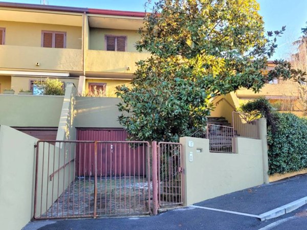 casa indipendente in vendita a Como in zona Lora