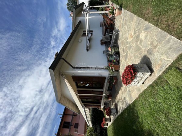 casa indipendente in vendita a Como in zona Breccia