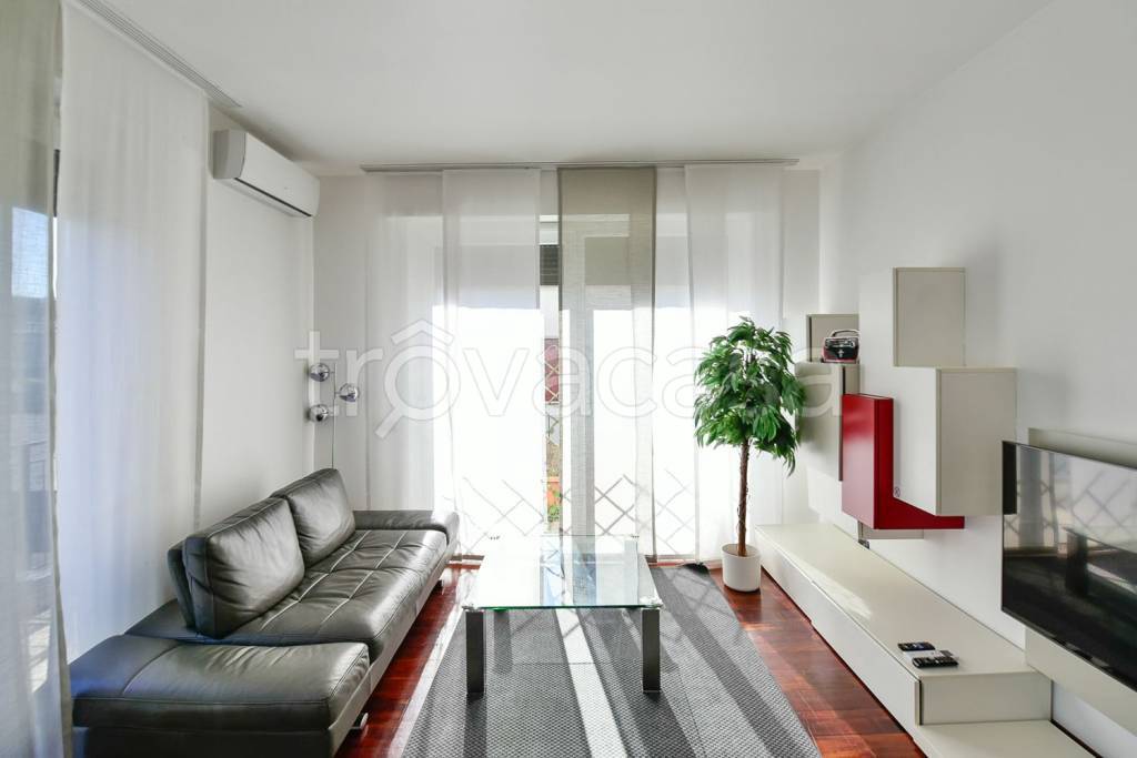 appartamento in vendita a Como in zona Villa Olmo