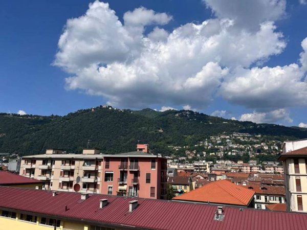 appartamento in vendita a Como in zona Borghi
