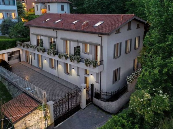 appartamento in vendita a Como in zona Villa Olmo
