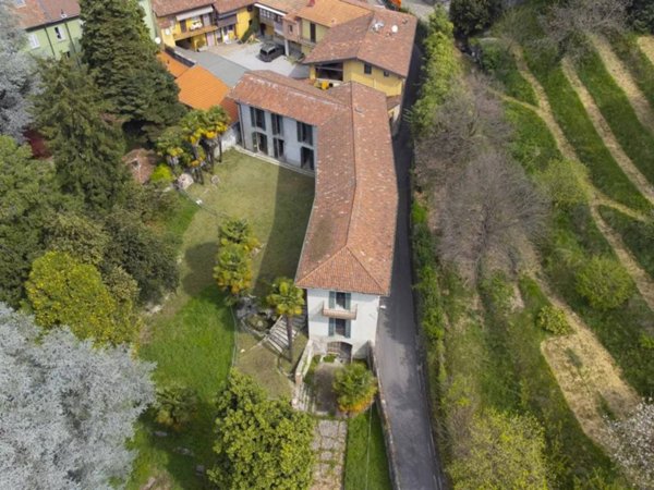 casa indipendente in vendita a Como in zona Albate