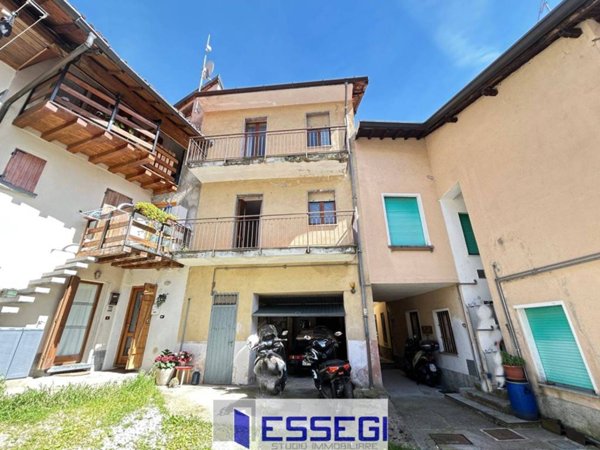casa indipendente in vendita a Como in zona Civiglio