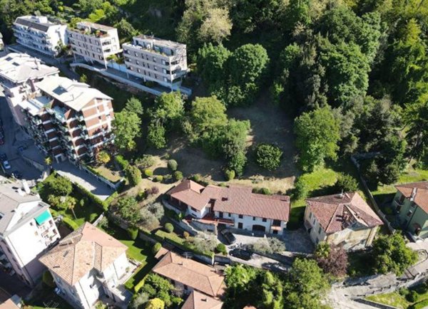 casa indipendente in vendita a Como in zona Borghi