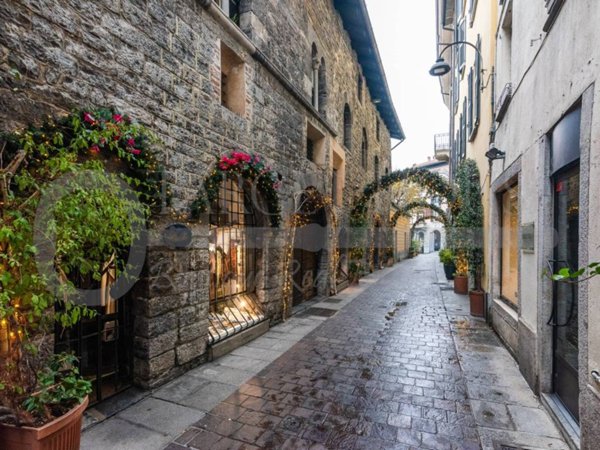 negozio in vendita a Como in zona Como Centro