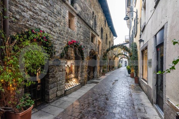 negozio in vendita a Como in zona Como Centro