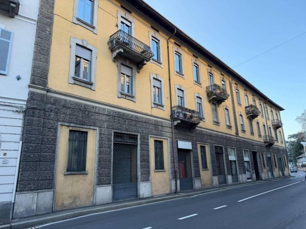 negozio in vendita a Como in zona Villa Olmo