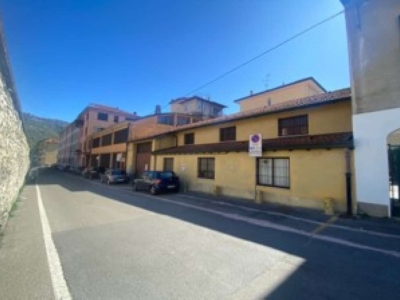 locale di sgombero in vendita a Como in zona Lora