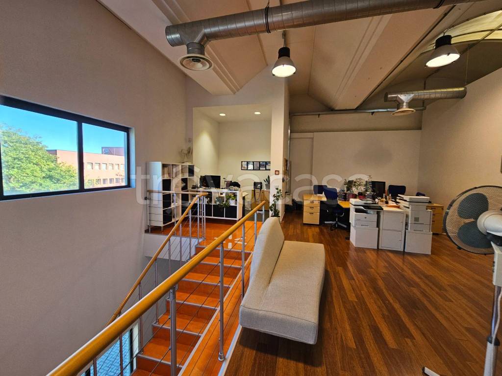 ufficio in vendita a Como in zona Breccia