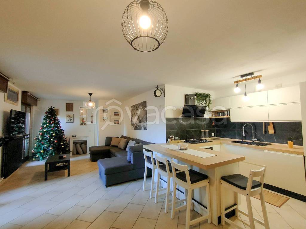 appartamento in vendita a Como in zona Acquanera