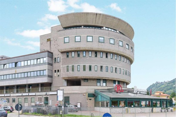 appartamento in vendita a Como in zona Lora