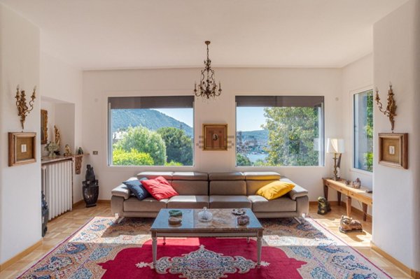 casa indipendente in vendita a Como in zona Villa Olmo