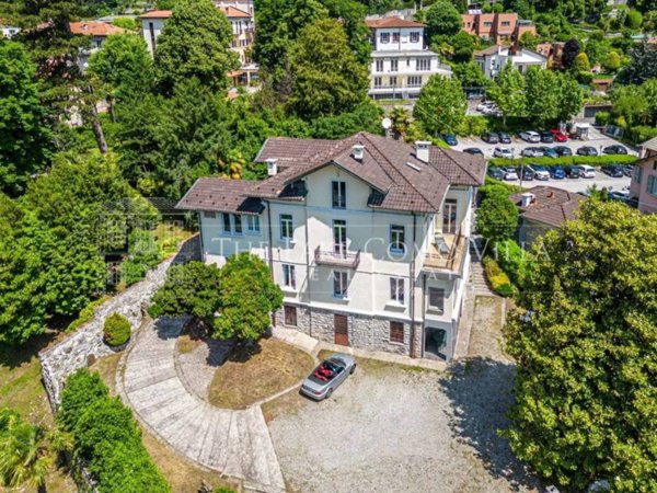 casa indipendente in vendita a Como in zona Villa Olmo