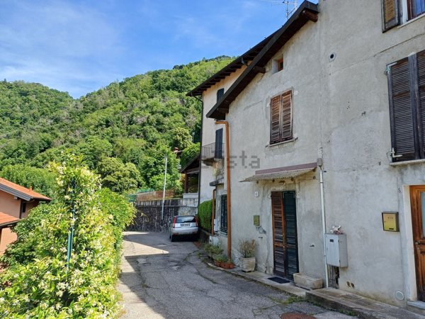 casa indipendente in vendita a Como in zona Garzola