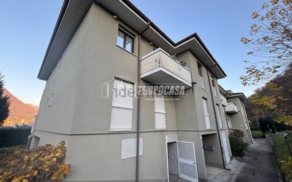 appartamento in vendita a Como in zona Tavernola