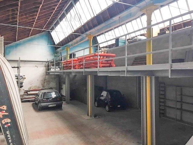 locale commerciale in vendita a Como in zona Borghi