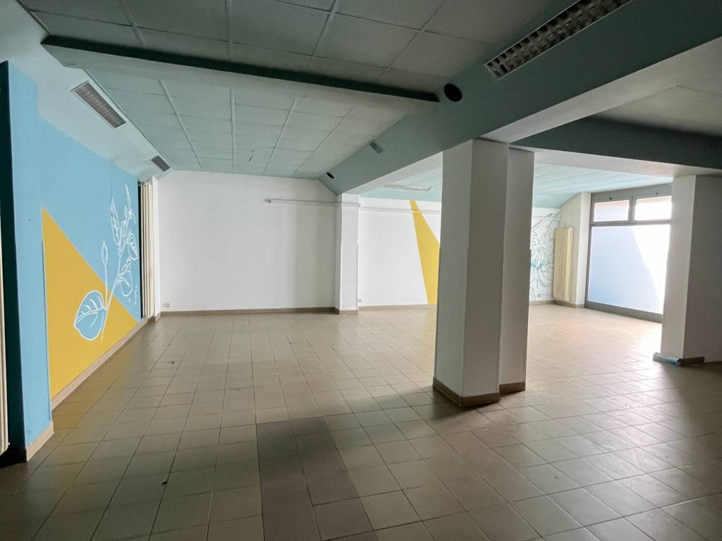 negozio in vendita a Como in zona Borghi