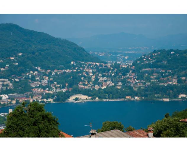 casa indipendente in vendita a Como in zona Garzola