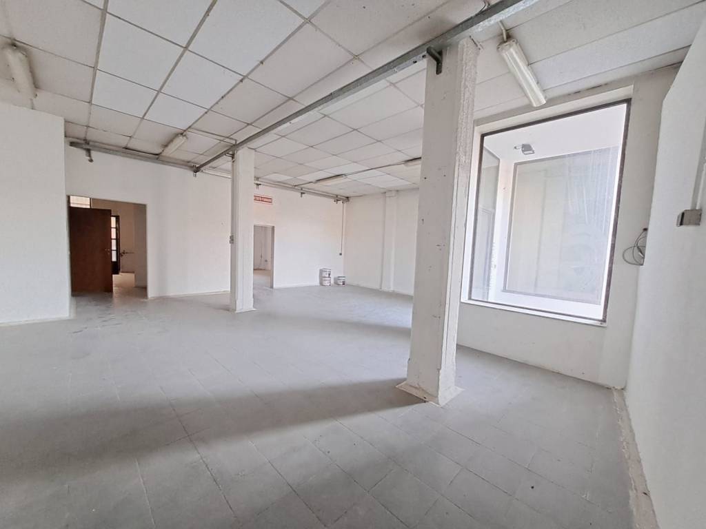 negozio in vendita a Como in zona Borghi