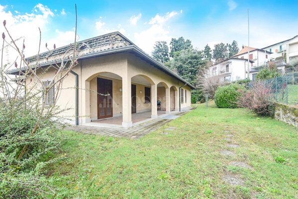 casa indipendente in vendita a Como in zona Albate
