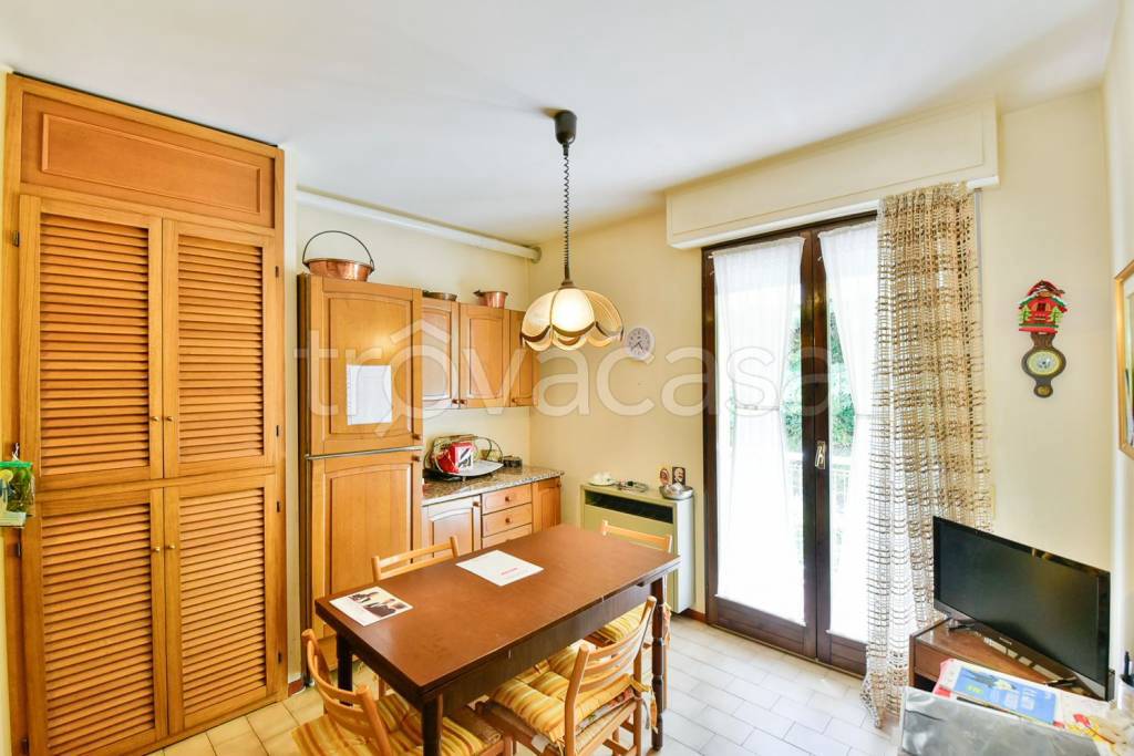 appartamento in vendita a Como in zona Tavernola