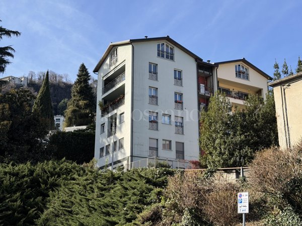 casa indipendente in vendita a Como in zona Villa Olmo