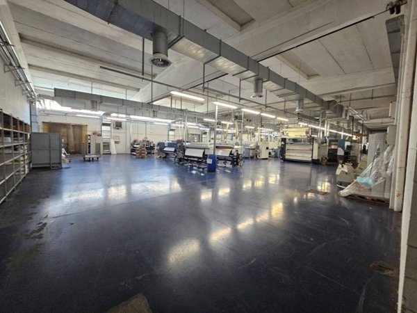 capannone in vendita a Como in zona Camerlata