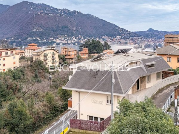 appartamento in vendita a Como in zona Villa Olmo