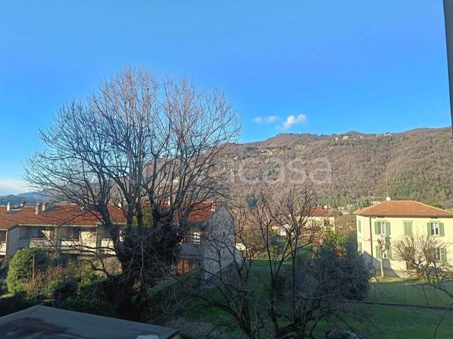 appartamento in vendita a Como in zona Lora