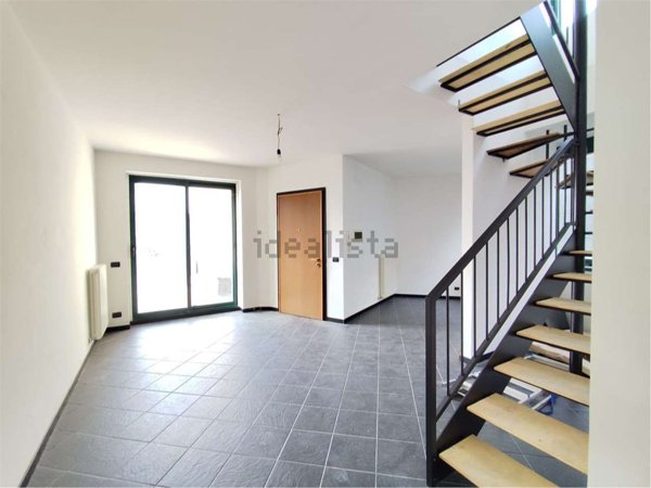 appartamento in vendita a Como in zona Lora