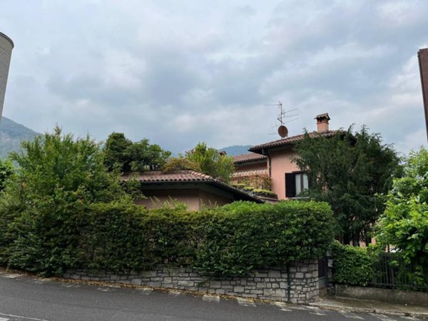 casa indipendente in vendita a Como in zona Monte Olimpino