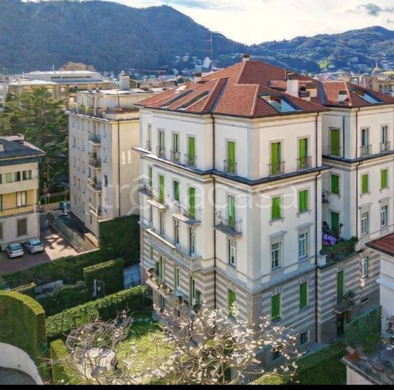 appartamento in vendita a Como in zona Valduce